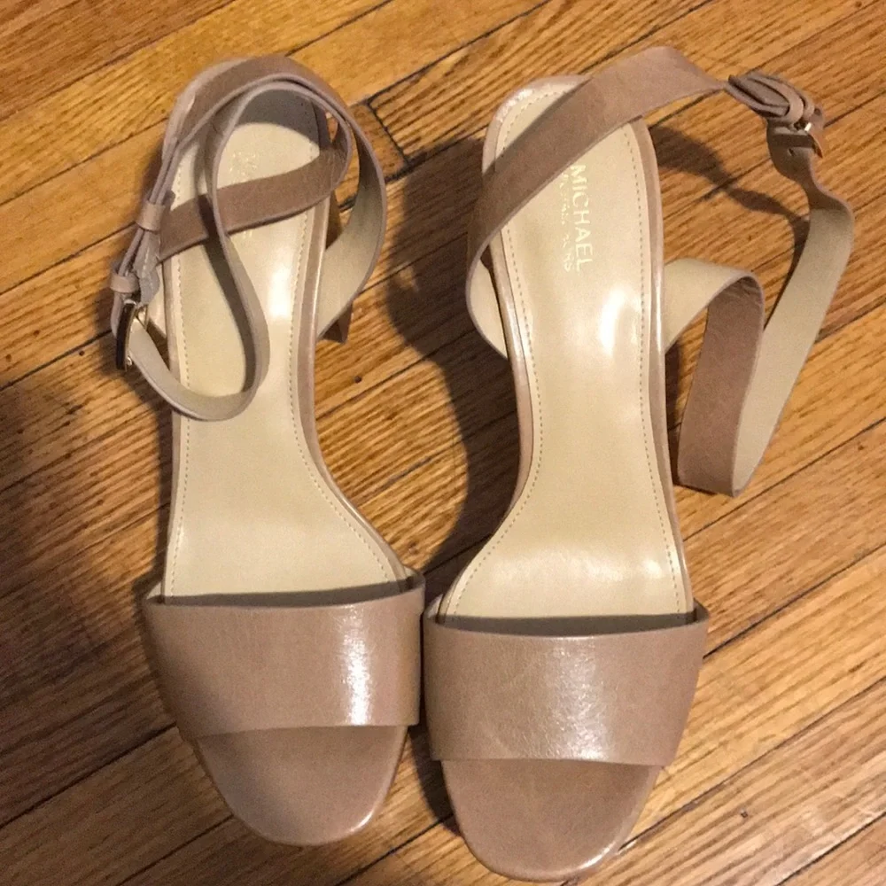 Micheals Kors Leonora Ankle Strap Platform Sandal - Picture 2 of 7